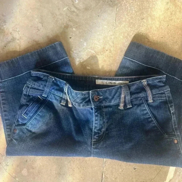 DKNY Bermuda Jean shorts. Size 8 excellent condition. Cuff hem. - Picture 3 of 14